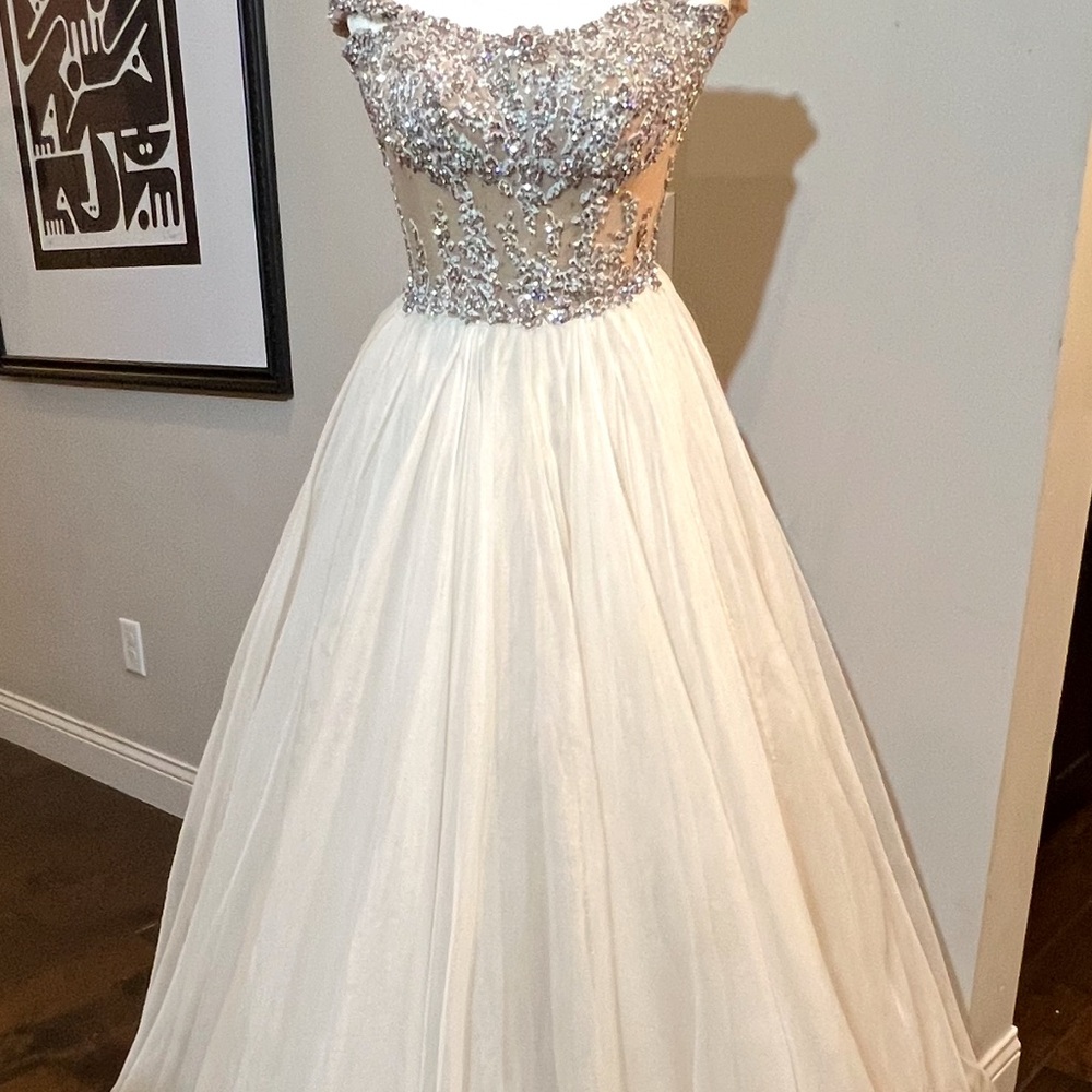 Sherri Hill Off Shoulder Ivory/ Cream gown - size 4